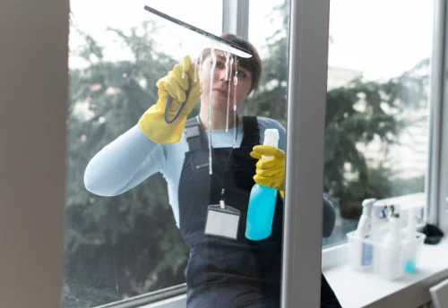 Nettoyage de vitres intérieures et extérieures à Tilly